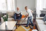 Un estudio dice que si quieres hijos más exitosos y felices debes dejarles más quehaceres de la casa 