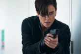 Charlize Theron regresa a la ciencia ficción el 2 de julio con la secuela de una de las películas más exitosas de Netflix: mira aquí el tráiler 
