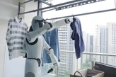 China quiere darle una lección al mundo convirtiendo robots humanoides en mayordomos, pero hay un problema: una casa no es una fábrica 
