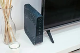 Poca gente sabe qué hace este botón del router: permite conectarnos al WiFi de forma sencilla, pero es mejor desactivarlo 