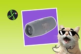 Esta bocina de JBL tiene resistencia al agua, autonomía de hasta 20 horas y puedes usarla como powerbank: cuesta 2,079 pesos 