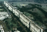 En 1972, Italia quiso poner una ciudad entera dentro de un edificio de un kilómetro. 50 años después aún paga las consecuencias 