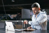 La Generación Z padece deslealtad crónica a su trabajo: un 54% de los jóvenes lo corrobora y el problema no es la IA