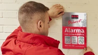 Tener una pegatina de alarma en tu fachada sin tenerla instalada: puede acabar en multas y hasta en cárcel según su diseño 