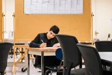 ChatGPT y otras IA hacen mucho más fácil estudiar para la EvAU: 12  prompts y trucos para autoexaminarte y mejorar tus notas 