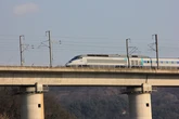 China ya prueba el tren más rápido del mundo: alcanza los 400 km/h y puede frenar en solo 112 segundos 
