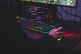 "Va a ser una noche larga con MS Paint": un gamer construye un PC para jugar en un avión y olvida instalar lo más importante 