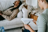 Adiós a la terapia con IA sin supervisión: Illinois la prohíbe  para proteger la salud mental con multas de hasta 10,000 dólares 