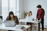 La IA está creando otro problema laboral en México: empleados más productivos, pero más agotados 