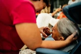 CDMX quiere que cuidar a un familiar también sea motivo para pedir permisos en el trabajo 