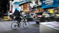 Glovo y Delivery pactaron no quitarse la una a la otra a sus empleados durante años. La Comisión Europea les multa con 329 millones 
