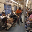 Después de casi 20 años, el Metro de CDMX finalmente respondió una de sus mayores quejas: poner asientos y respaldos a trenes 