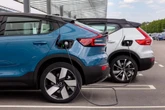 Volvo abre la puerta a miles de cargadores Tesla en México, pero hay un detalle: deberás pagar por este adaptador 
