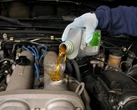 No medir la cantidad de aceite que usas en tu auto es un error más común de lo que imaginas y puede costarte miles de pesos 