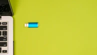 Alemania creó un pendrive indestructible que dura más de 200 años, pero tiene un problema: no puede almacenar casi ningún documento 