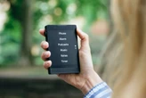 Este celular no es inteligente y no tienen apps adictivas: suena descabellado, pero se venden por miles 