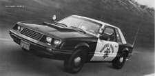 En 1982, este Ford Mustang se ganó la vida persiguiendo Porsches: su gran motor V8 le permitía superar los 250 kilómetros por hora 