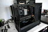 “Así es como mi amigo prende su PC”: enciende su computadora como si robara un coche y el video hizo explotar a la comunidad 