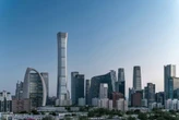 Los rascacielos tan gigantes de China han creado una nueva profesión: los repartidores que llevan la comida a las últimas plantas  
