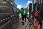 La gasolina Magna no subirá de 24 pesos en México: Claudia Sheinbaum renovará acuerdo histórico en agosto 