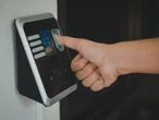El Senado encontró cómo vigilar la jornada de 40 horas: un registro electrónico obligatorio y multas de medio millón de pesos 