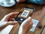 Si llega un paquete que no pediste, cuidado: podría esconder un fraude con códigos QR en México 