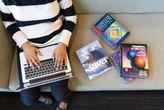 Un autodidacta nos da un consejo para aprender más rápido: aléjate de tutoriales y Google, las respuestas están en otro lado   