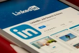 Microsoft enseñó orgullosa cómo usar la IA en LinkedIn. Es la fórmula ideal para que todo se llene de contenido irrelevante 