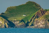 Así se ve la casa más aislada del mundo. Una única construcción de 1950 perdida en una pequeña isla 