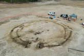 Arqueólogos creyeron haber encontrado la pieza de una maquinaria agrícola antigua. Resultó ser la llanta de carruaje de la Edad de Hierro 
