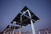 Las plantas termosolares tienen dos nuevos trabajos que no pidieron: generar energía por la mañana y cazar asteroides en la noche 