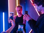 La psicología explica por qué las personas que toman video con su celular sienten el derecho de que todos quieren ser grabados 