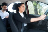 inDrive lanza función de seguridad en México: pasajeros y conductores podrán registrar el audio de los viajes 