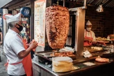 Siempre se ha dicho que en México hay un Oxxo en cada esquina, pero es una mentira: hay una taquería 