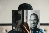 Las conductas conocidas de Steve Jobs como líder de Apple que chocan de frente con la ética laboral de la generación Z