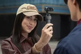 Esta cámara con lentes Leica y pantalla desmontable como control remoto es la peor pesadilla de DJI: Insta360 Luna Ultra