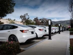 Tesla decía poder fabricar 20 millones de autos en 2030: Toyota le demostró que es imposible 