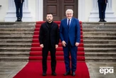 Зеленський відмовився від мілітарі-стилю. Який вигляд має новий образ президента України. Фото