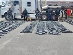 В Еквадорі в бензовозах виявили понад дві тонни кокаїну на $110 млн. Його везли з Колумбії. Відео