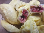 Вареники із цього тіста виходять дуже смачними і пухкими. Рецепт на кефірі із содою