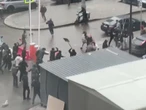 Погоня з палицями, вибиті шибки, машини з мигалками. У Москві влаштували "масове побоїще". Відео