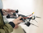 У Харківській області чоловіки "затрофеїли" один з ворожих FPV-дронів. Є загиблі і поранені