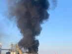 У порту Одеської області розгорілася масштабна пожежа, у небо піднімається стовп чорного диму. Відео