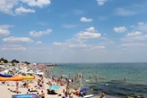 Одесу посеред дня атакували Shahed. Один БПЛА упав у море. Відео