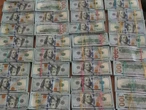 Подружжя українців намагалося потрапити в Румунію з понад $1 млн, приклеєних скотчем до тіла. Відео