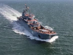 Неподалік Німеччини на якорі загадково стоїть десантний корабель РФ, його пов'язували з появою дронів