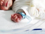 У Львові лікарі виходили немовля, що народилося з вагою 600 г