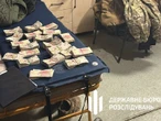 Одному з комбатів ЗСУ оголосили підозру у справі про фіктивні бойові виплати, його затримали на "гарячому"