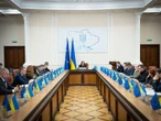Кабмін затвердив перелік країн, громадяни яких можуть отримати паспорт України спрощено. Хто у списку?