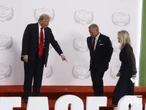"Полетів", "зустрівся", "полетів назад". Білий дім перерахував, чим Трамп займався останні 24 години
